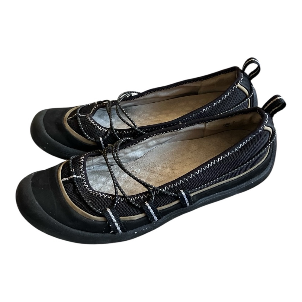Privo Black & Tan Slip-On Flats